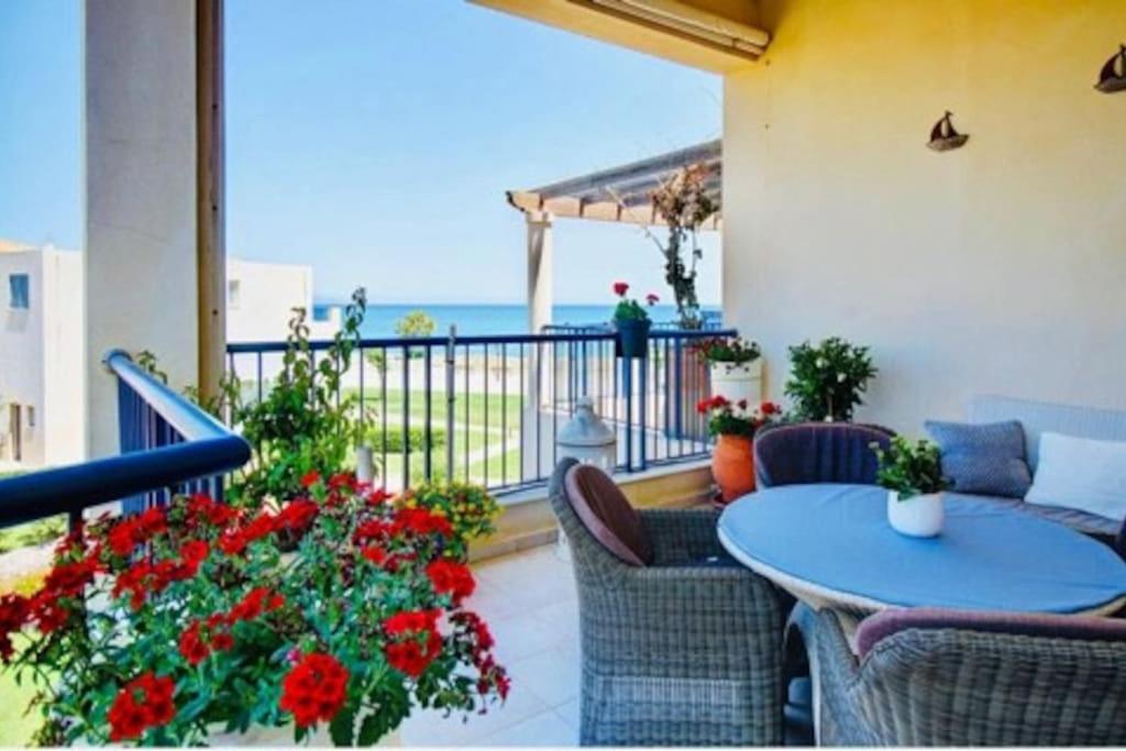 Odyssey Beach Front Apartment 干尼亞 外观 照片