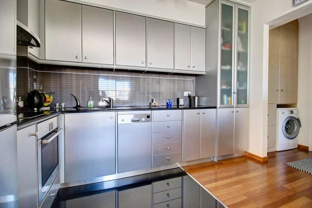 Odyssey Beach Front Apartment 干尼亞 外观 照片